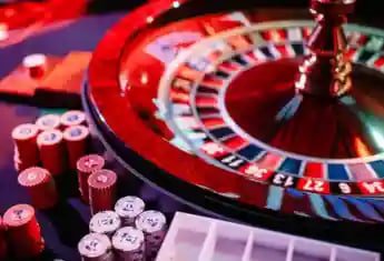 မြန်မာကစားသမားများ 8888games မိုဘိုင်းအက်ပ် ဖြင့် ကစားနေသောနေ့စဉ်ဘဝမြင်ကွင်း